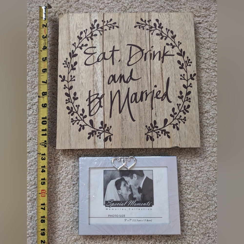 Bundle of wedding sign and frame